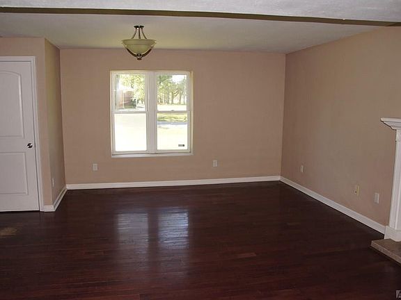5th image of 1600 Camellia Dr