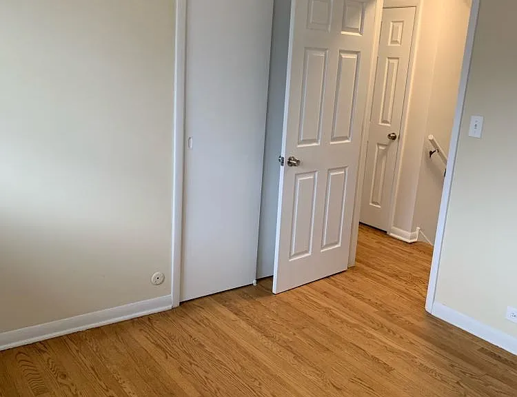 1056 Irwin Ave — Photo 10