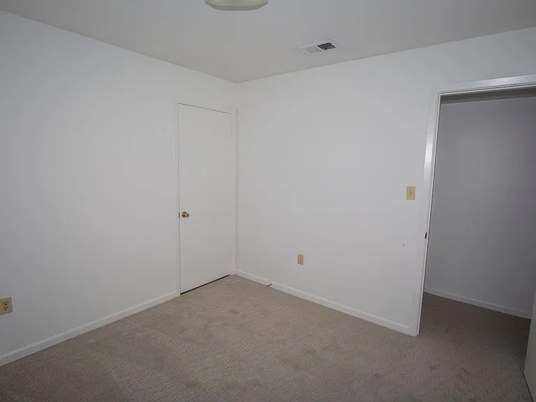 601 Shady Lane Dr — Photo 5