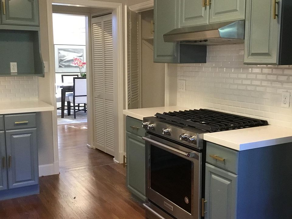 Upgraded Kitchenn with new appliances/gas stove