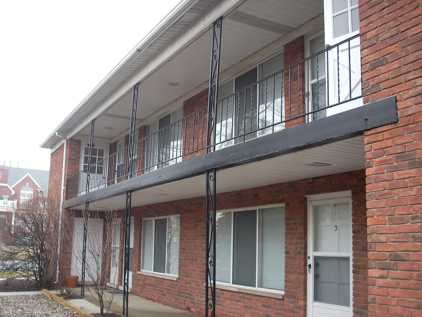 1 bed, 1.0 bath, 670 sqft, $1,225 — Photo 2