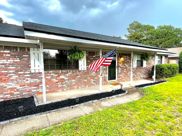 5 Lakeview Dr, Mary Esther, FL 32569