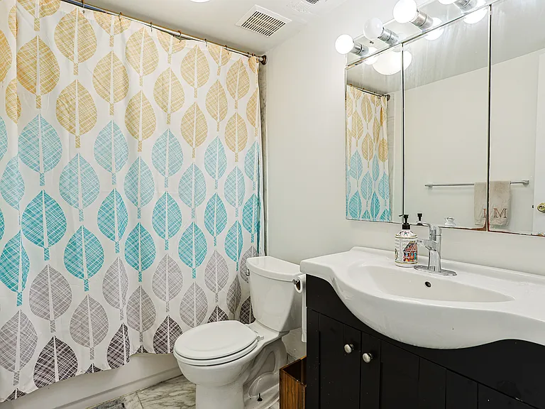 249 Queen St #2 — Photo 11