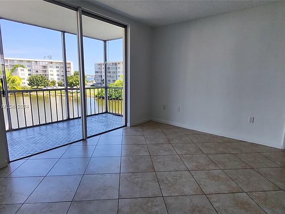 3rd image of 2851 Leonard Dr APT J305