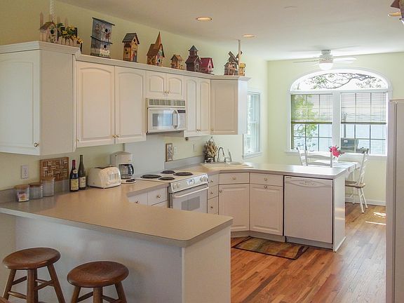 Eat In Kitchen