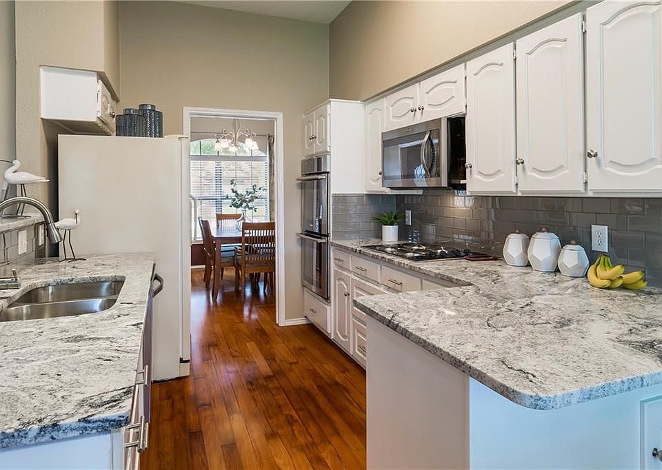 1st image of 412 Marseille Dr