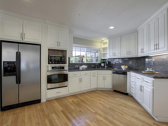 5th image of 12211 Woodside Dr