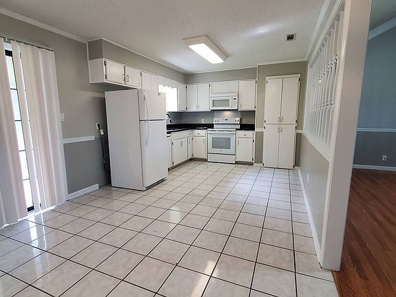 3rd image of 3509 Hidden Hills Dr