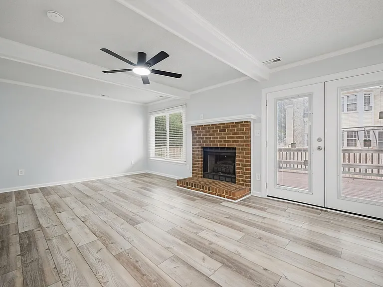 809 Bishop Ct — Photo 13
