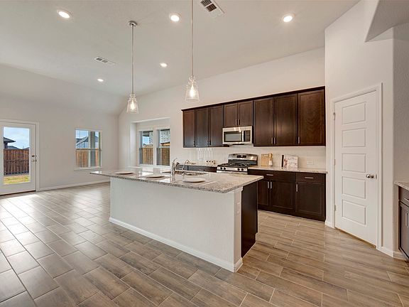 3rd image of 111 Hudson Ln