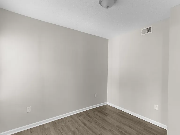 Southside Manor — Photo 17