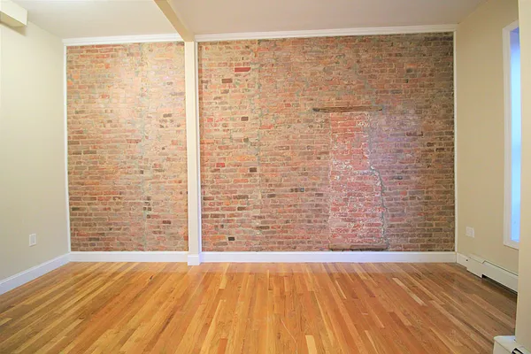 Rented by Hagstrom Management Inc | media 33