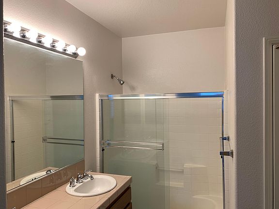 5th image of 13240 Murano Ave