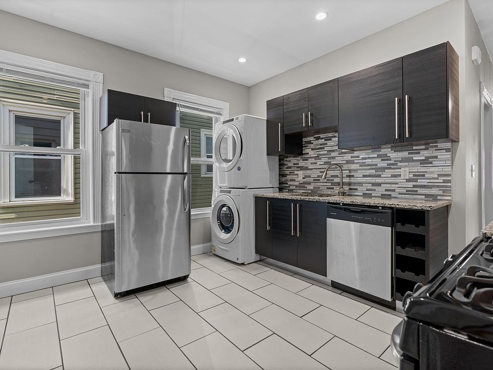 1st image of 35 Harbor View St #3