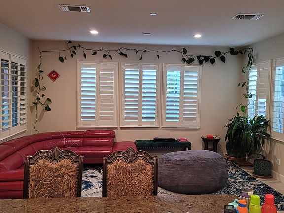 5th image of 724 W Esplanade Dr