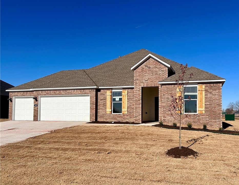 1st image of 208 N Arbuckle Loop