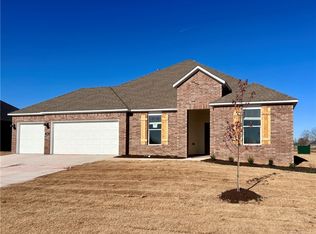 208 N Arbuckle Loop, Siloam Springs, AR 72761