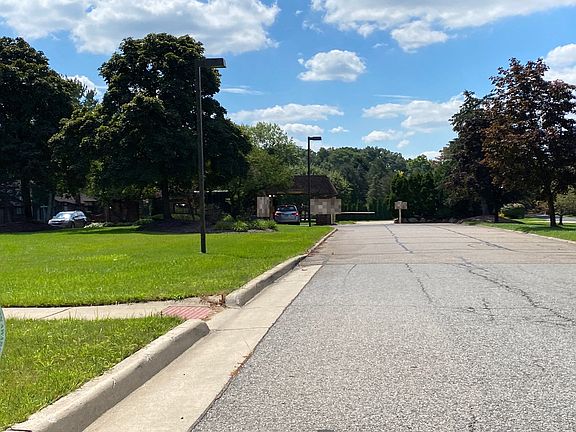 2nd image of 31275 Applewood Ln