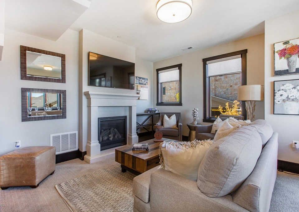1st image of 3819 Blackstone Dr