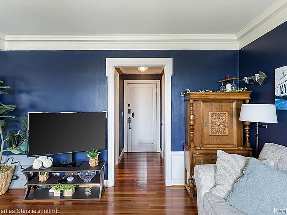 4th image of 15 E Kirby St APT 826