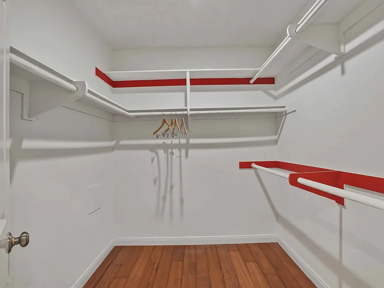 21620 Burbank Blvd #15 — Photo 14