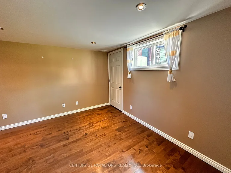 404 Trent St W — Photo 6
