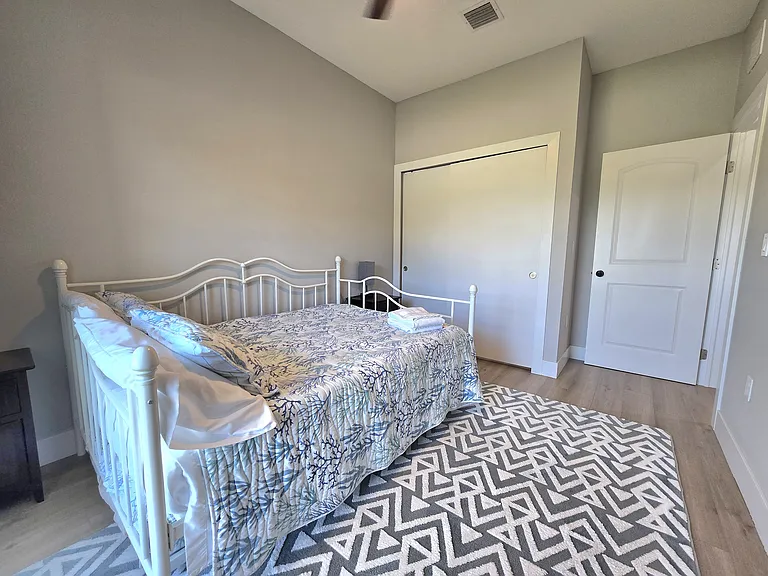 9411 Agate St — Photo 15