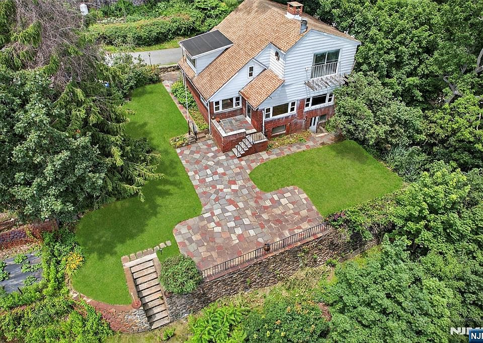 2nd image of 24 Gifford Rd