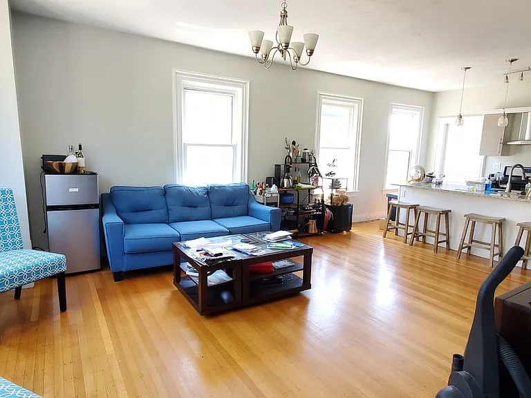 76 Camp St #3R — Photo 2