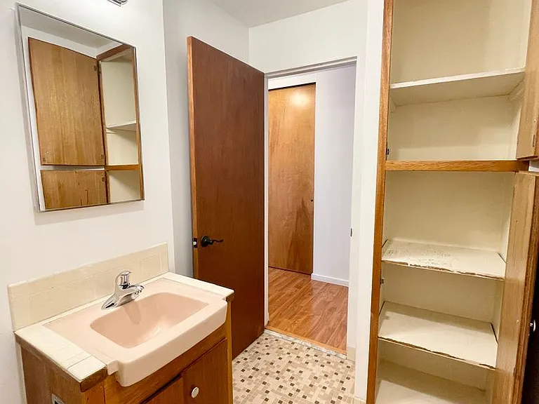 Escolier Apartments — Photo 66