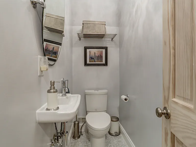 821 Tewkesbury Pl NW — Photo 29