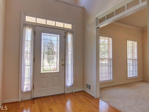 4th image of 230 Thorn Berry Way