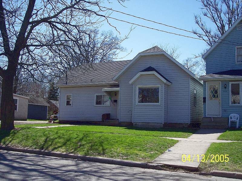2nd image of 942 6th St