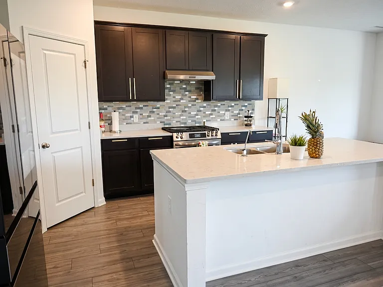 4252 Sedgewick Ln — Photo 6