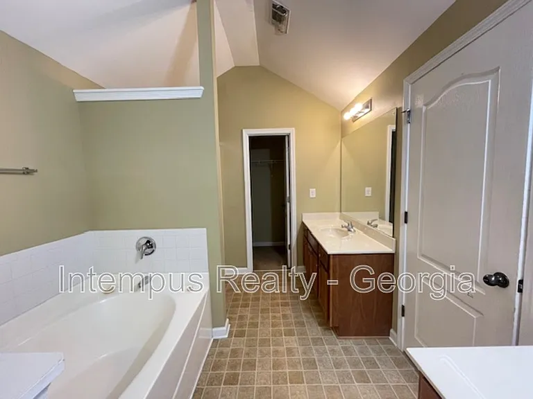 1180 Pepper Ln — Photo 7