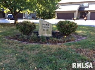2200 36th St APT 3A, Rock Island, IL 61201