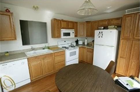 4th image of 8663 Hawthorne Ct #206