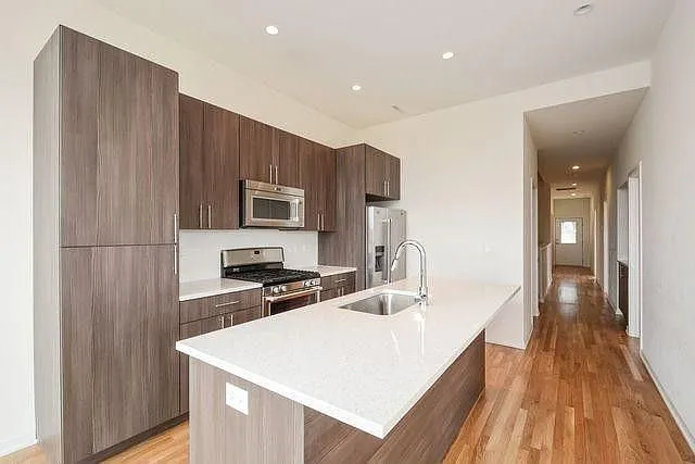 Building Photo - 1505 N Milwaukee Ave #3