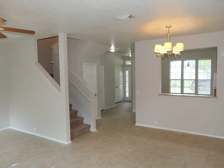 2114 Village Crossing Trl — Photo 5