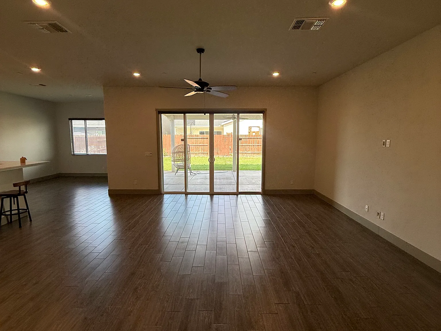 4 bed, 2282 sqft, $2,895 — Photo 4