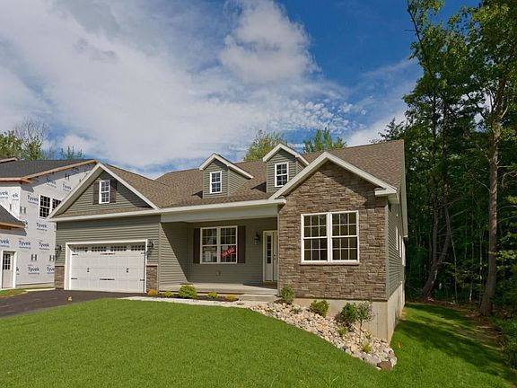 3rd image of 8 Tamarack St