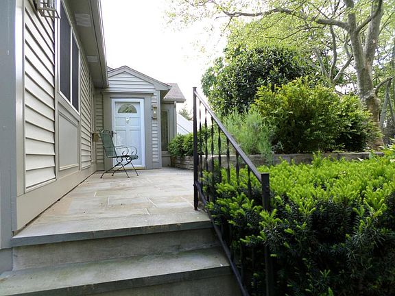 5th image of 8 Buttonwood Dr