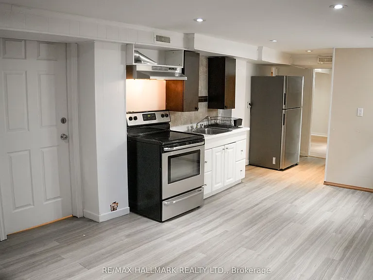 1191 Islington Ave #BASEMENT — Photo 2
