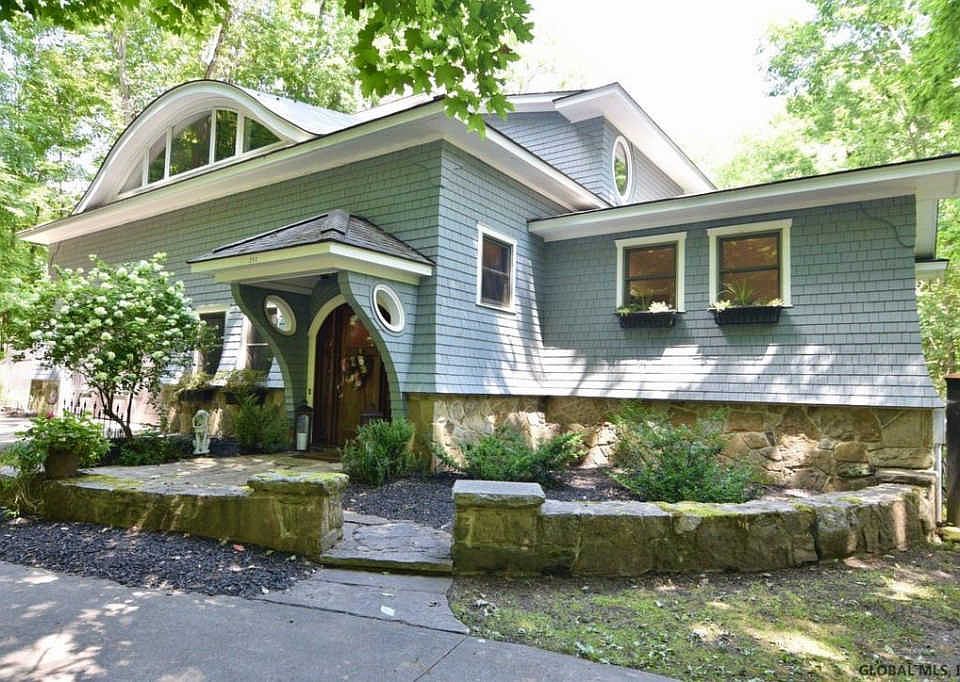 1st image of 233 Locust Grove Rd