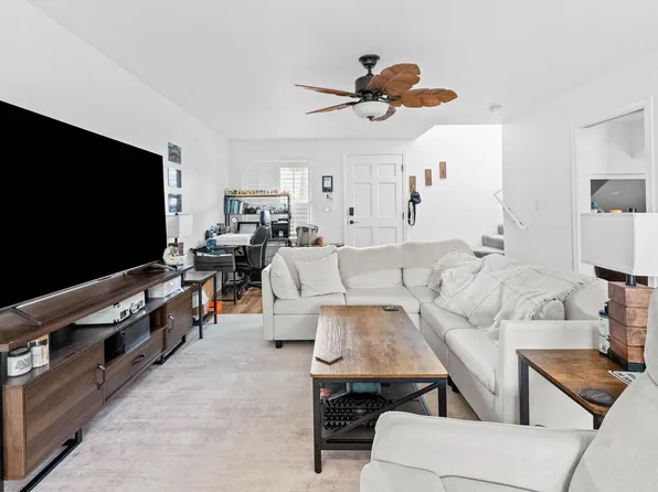 636 Meakanu Ln APT 2104, Wailuku, HI 96793