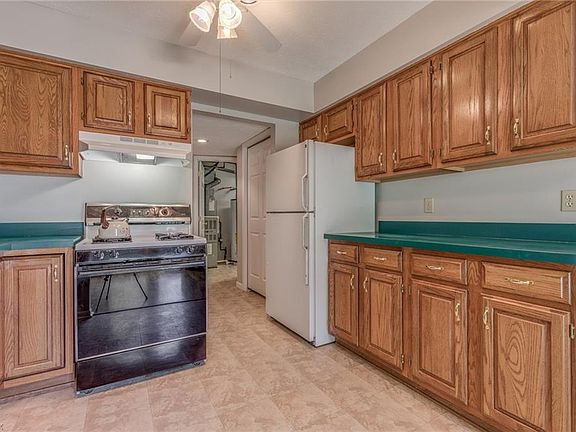 3rd image of 8080 Harbor Creek Dr APT 1202