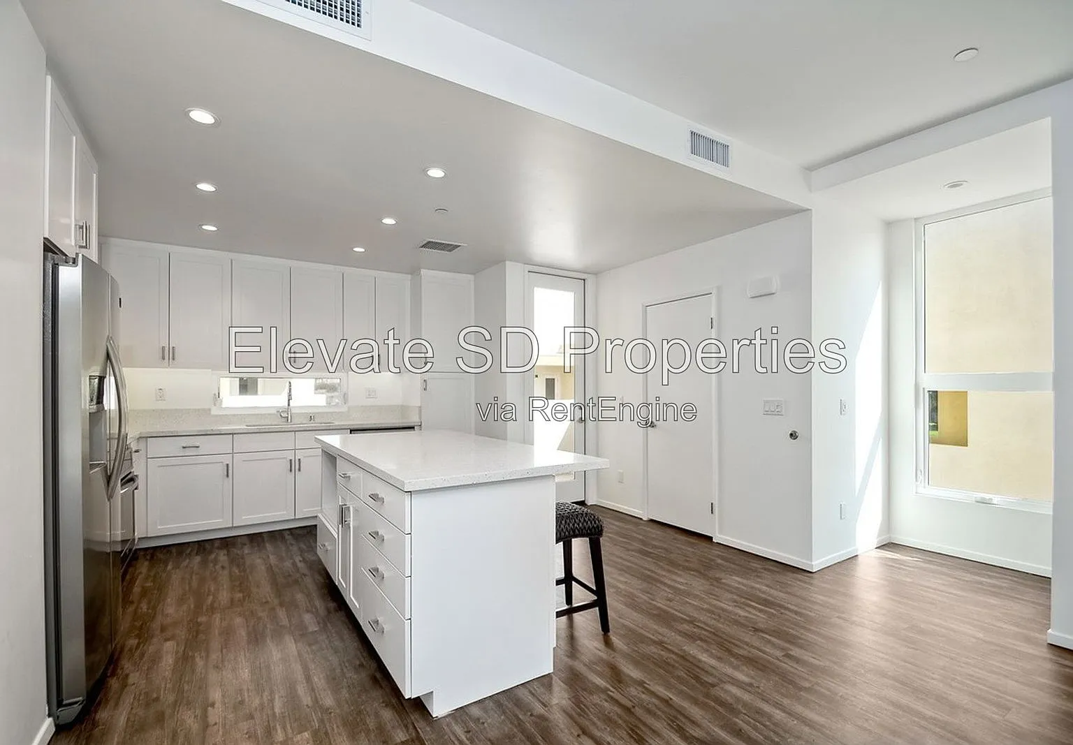 3 bed, 3.0 bath, 1800 sqft, $4,795 — Photo 4