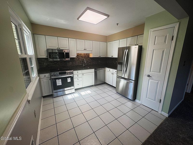 2nd image of 11 Coralberry Court