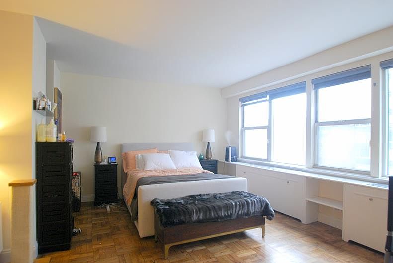 2nd image of 155 E 34th St APT 2L