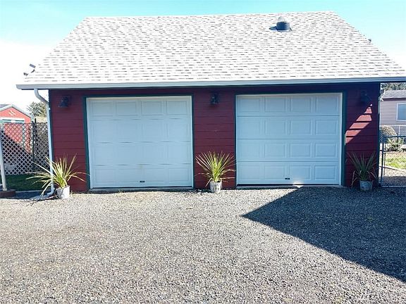 3rd image of 393 S Butterclam St SW